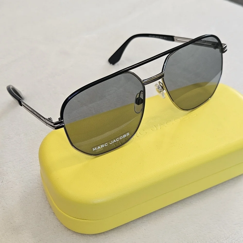 NIB Marc Jacobs Black Aviator Sunglasses